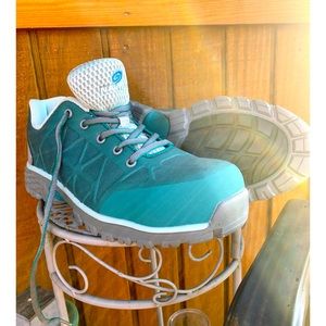 NEW Nautilus Women’s Steel-Toe Work Shoe